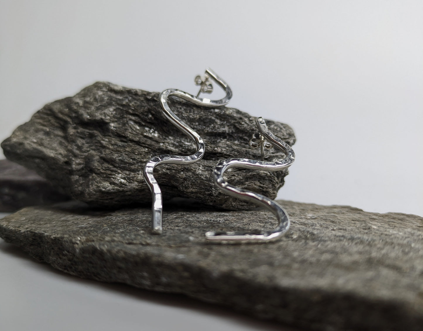 Afon - Asymmetric Fluid Studs