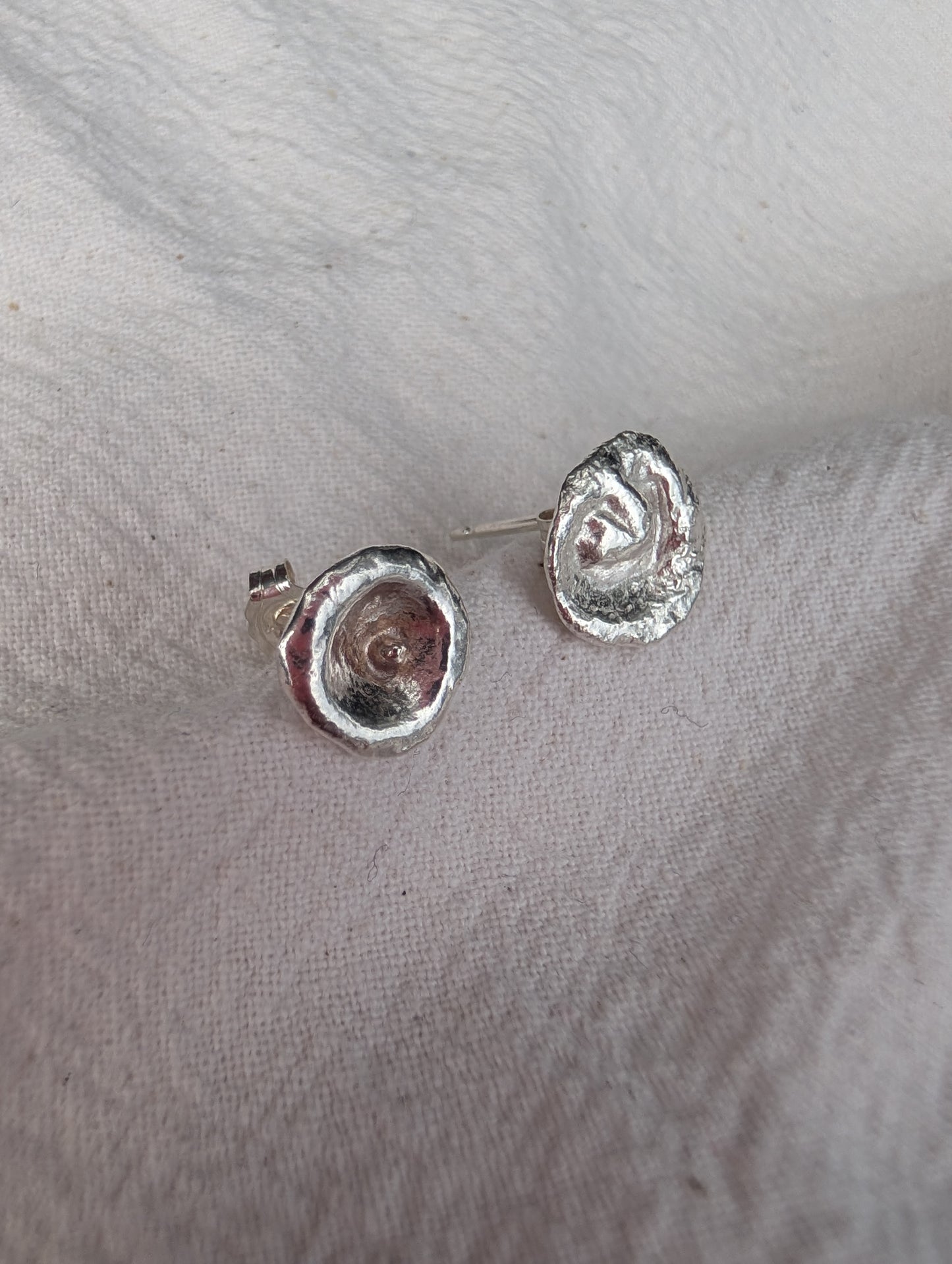 Molten splash studs