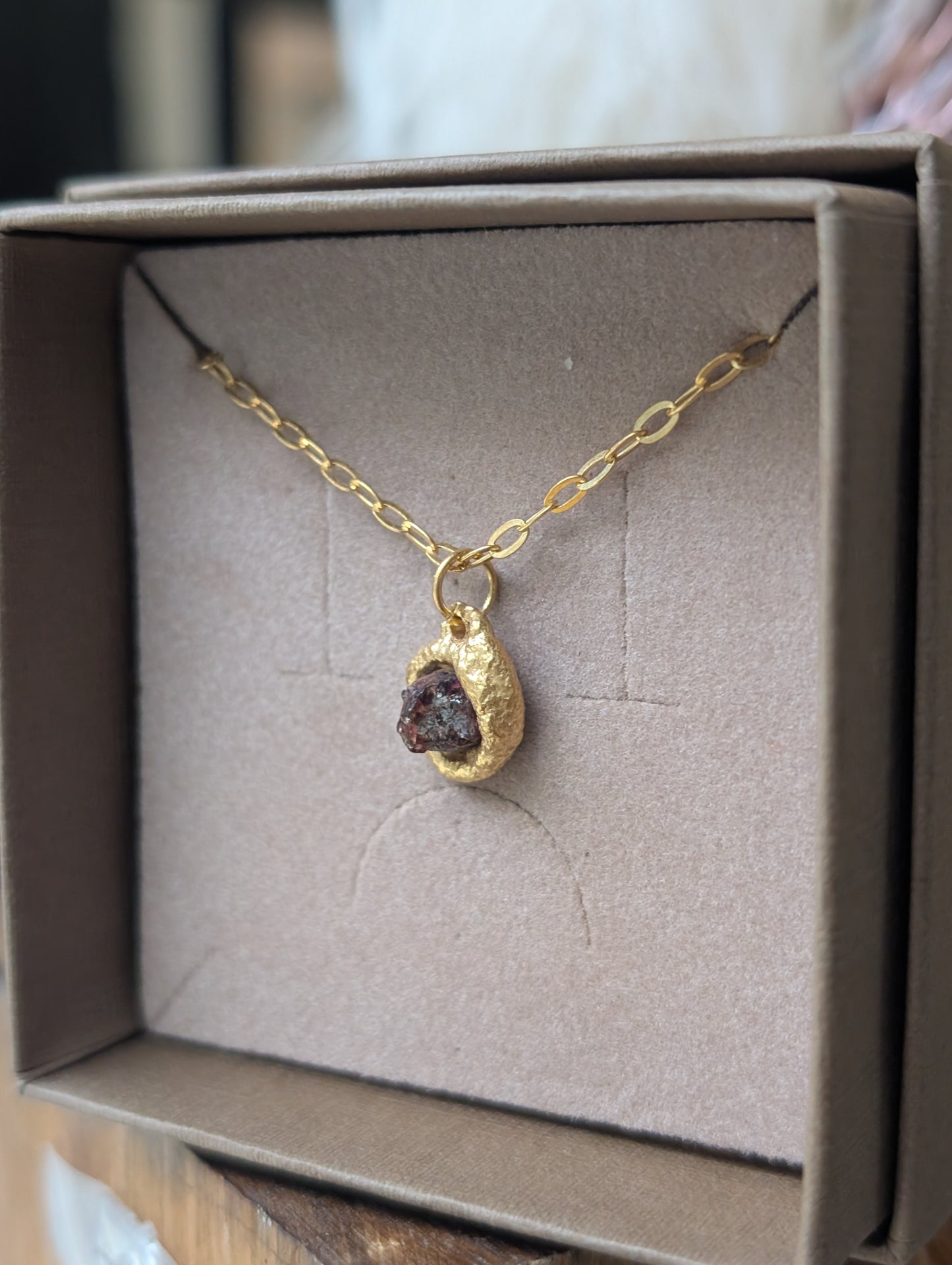 Raw garnet molten necklace - gold plated
