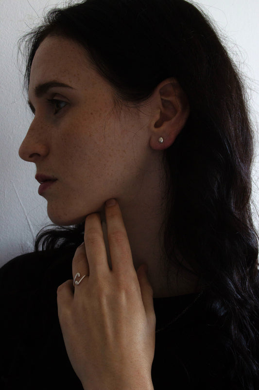 👗 How to Style Minimalist Jewellery for Everyday Wear