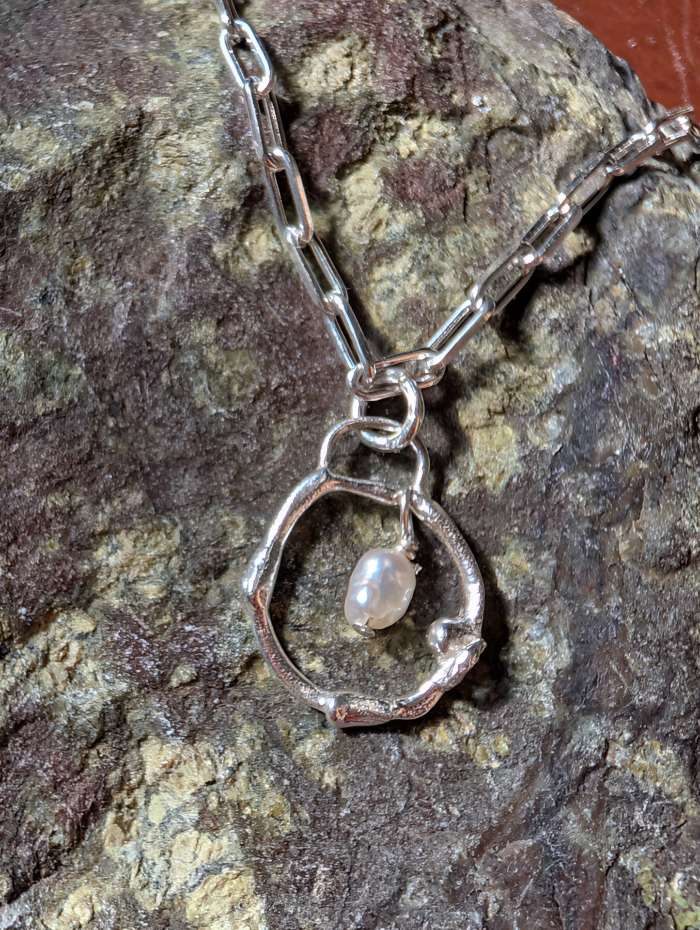 Paperclip pearl choker - molten