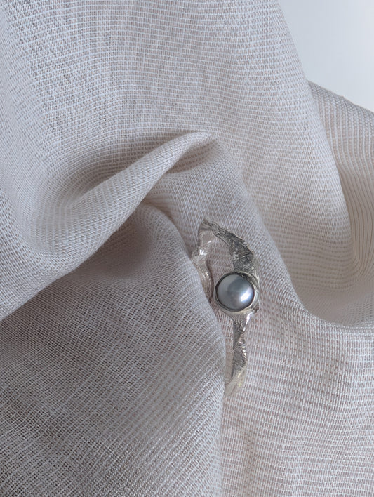 Molten pearl ring