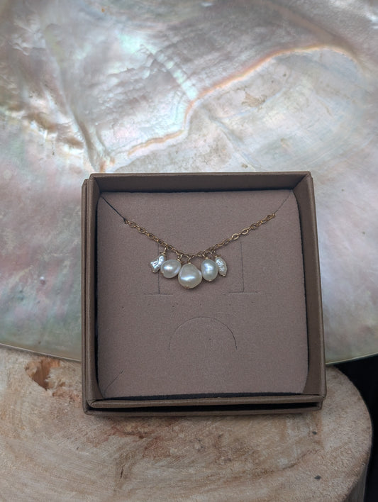 Fresh water pearl necklace - gold