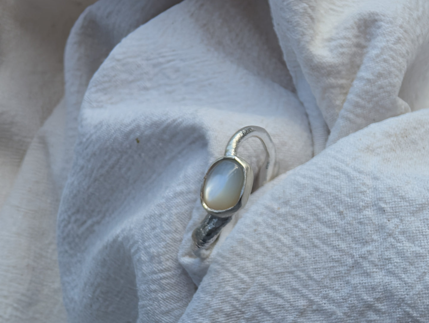 Mother of pearl molten ring