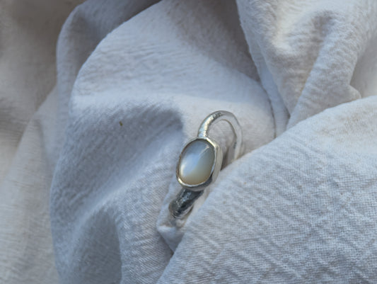 Mother of pearl molten ring