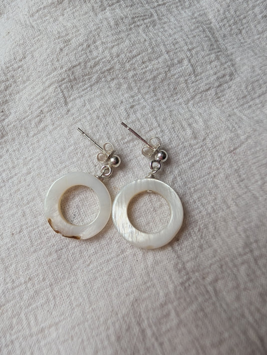 Vintage mini shell studs