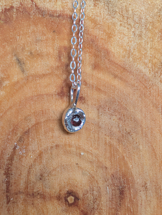 Dainty molten garnet necklace