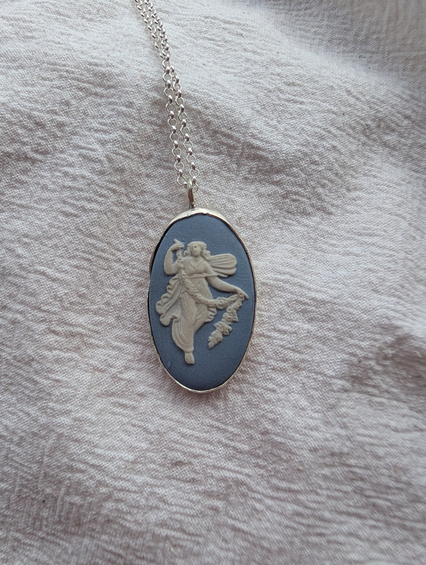 Wedgewood cameo necklace SECONDS ITEM
