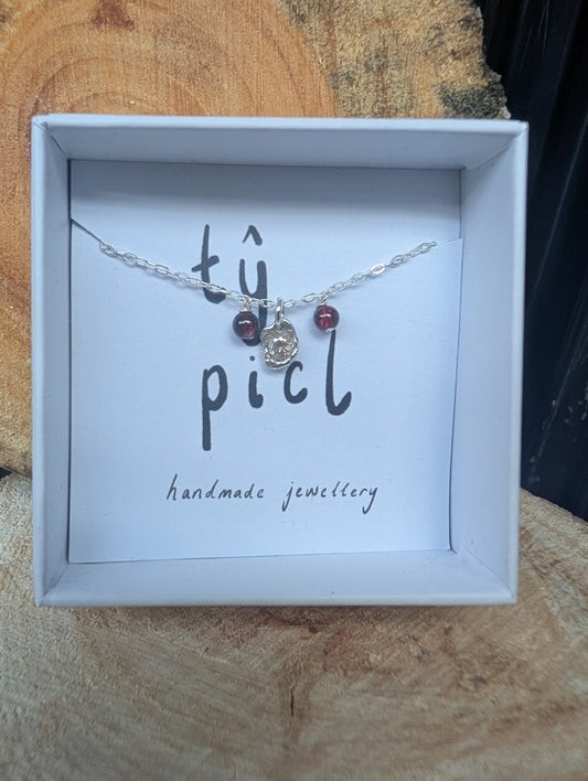 Molten pendant with garnets