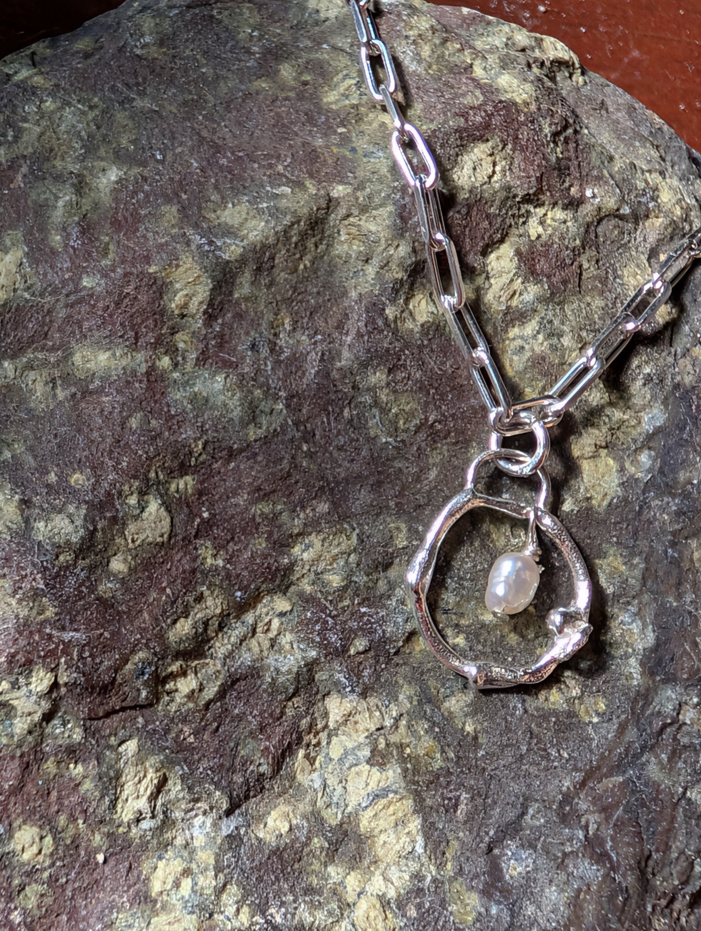 Paperclip pearl choker - molten