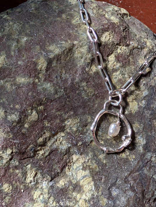 Paperclip pearl choker - molten