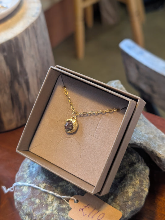Raw garnet molten necklace - gold plated